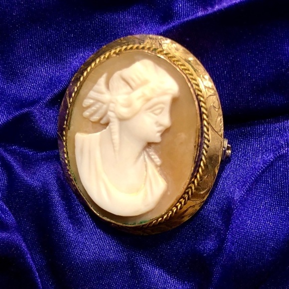 Jewelry - CAMEO brooch pendant, antique, blush pink, gold colored etched edges, and ivory